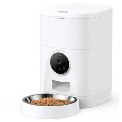 Automatic cat feeder with camera
